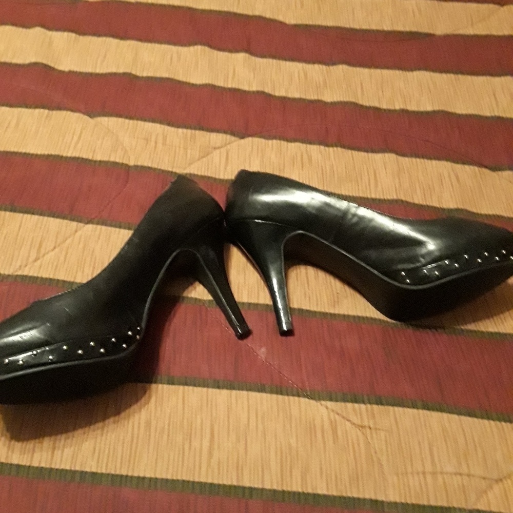 Shoes - Picture 2 of 3